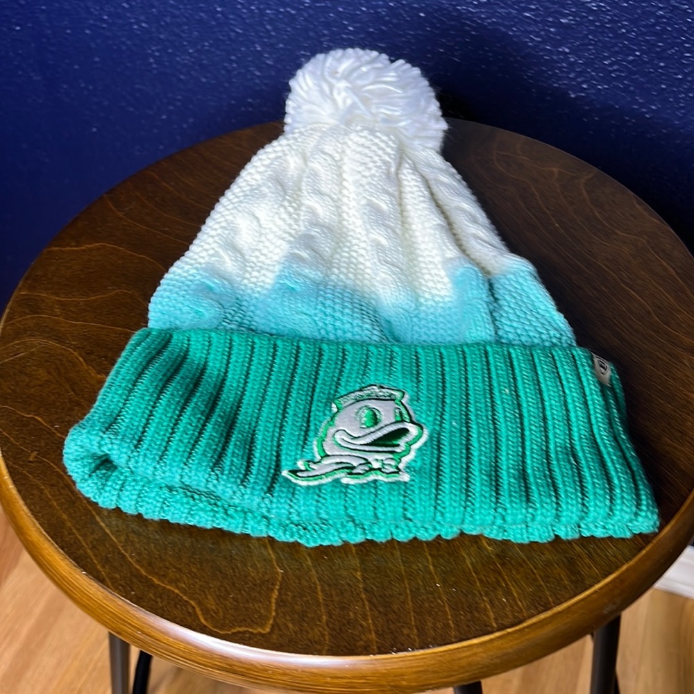 Perfect Oregon ducks women’s beanie hat